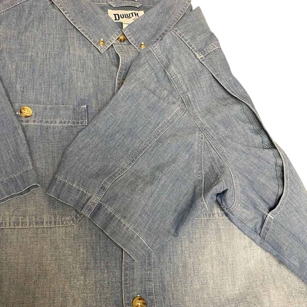 Duluth Untucked Mens Denim Short Sleeve Button Down Shirt Pockets Front Size 2XL